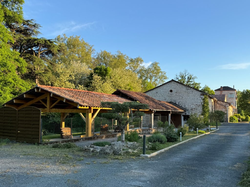 exterieur_terrasse_les_tables_de_crespin-denat_tarn-