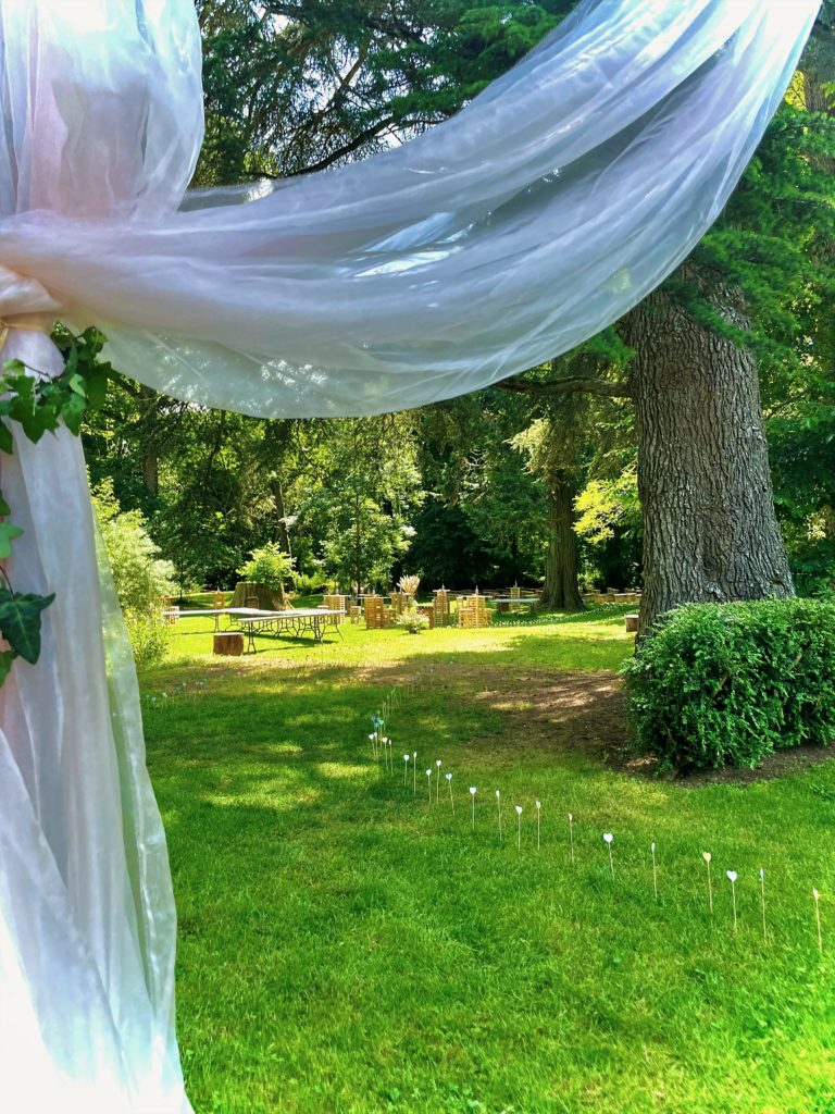 Célébrez votre cérémonie laïque dans le parc enchanté du Domaine Les Tables de Crespin